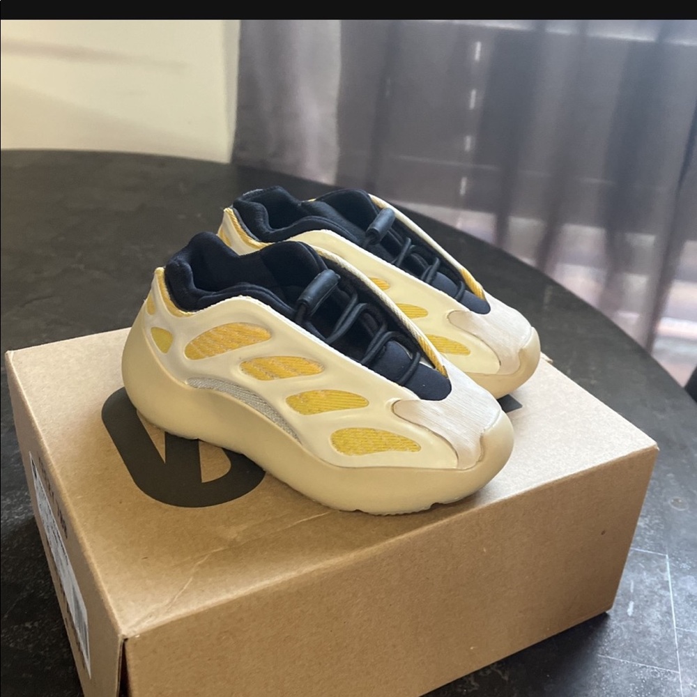 COPY - Yeezy 700
